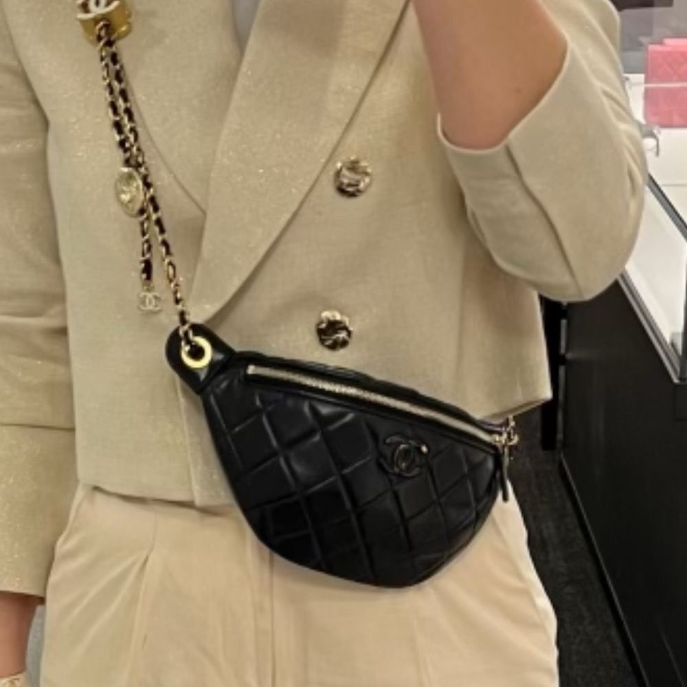 CHANEL Black Quilted Leather Crossbody Bag with Chain Strap